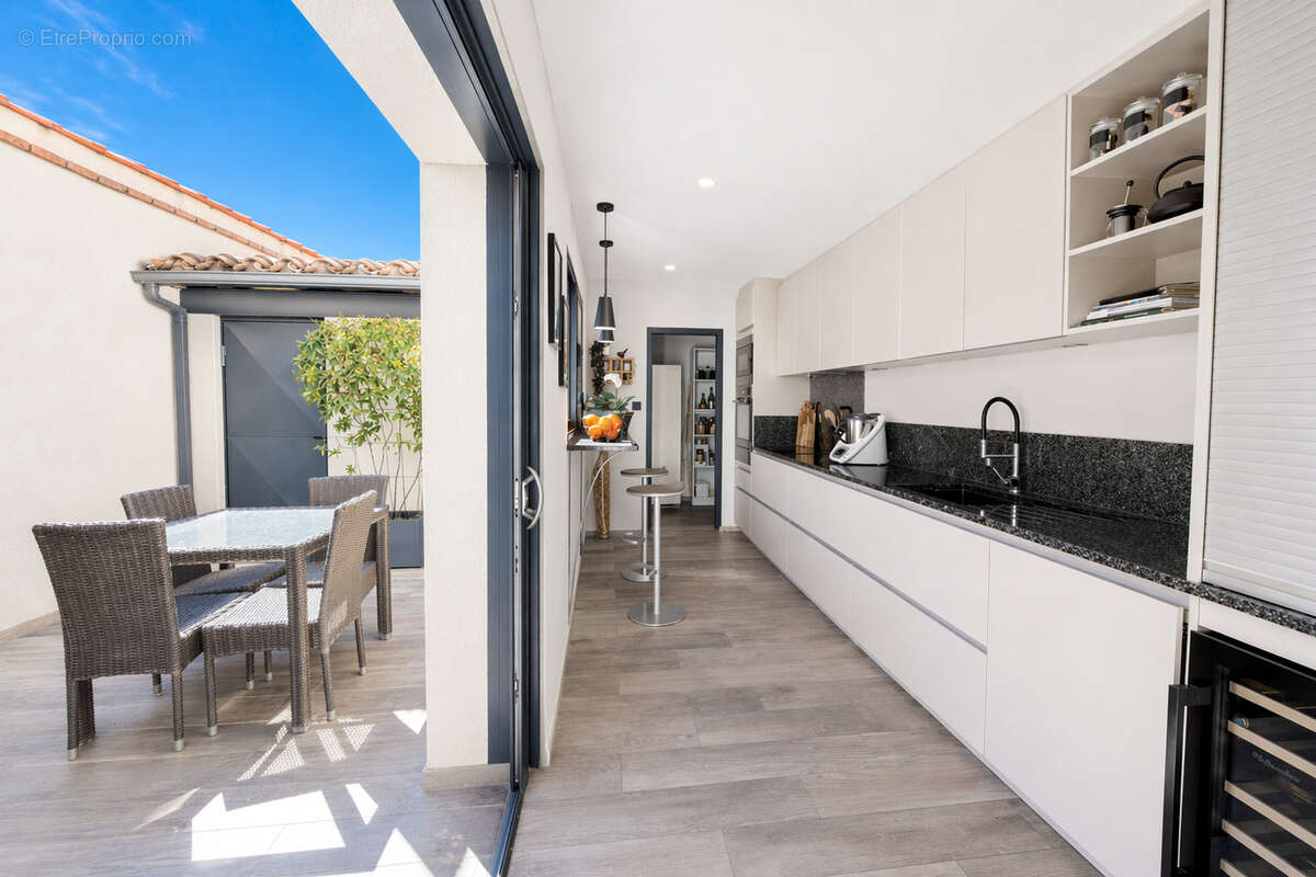 Maison à SAINT-LAURENT-DE-LA-SALANQUE