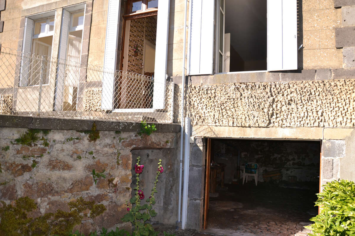 Maison à SAINT-SAUVES-D&#039;AUVERGNE