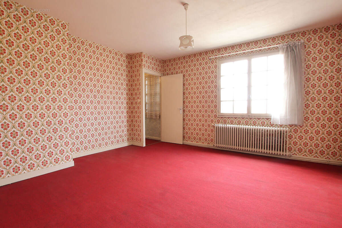 Vouillé, maison de village à rénover - photo 13