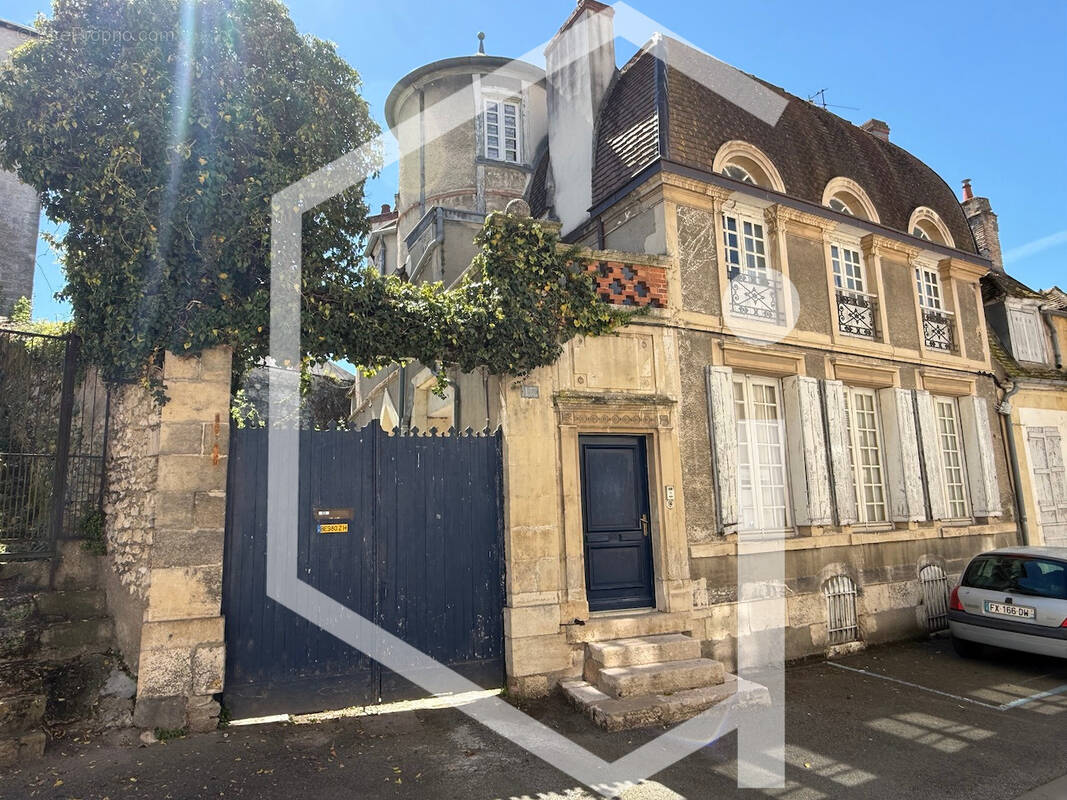 Maison à COSNE-COURS-SUR-LOIRE