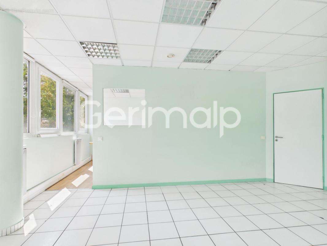 Vente - Appartement - 3 pièces + cuisine - 55 m² - 162 000 € - - photo 5