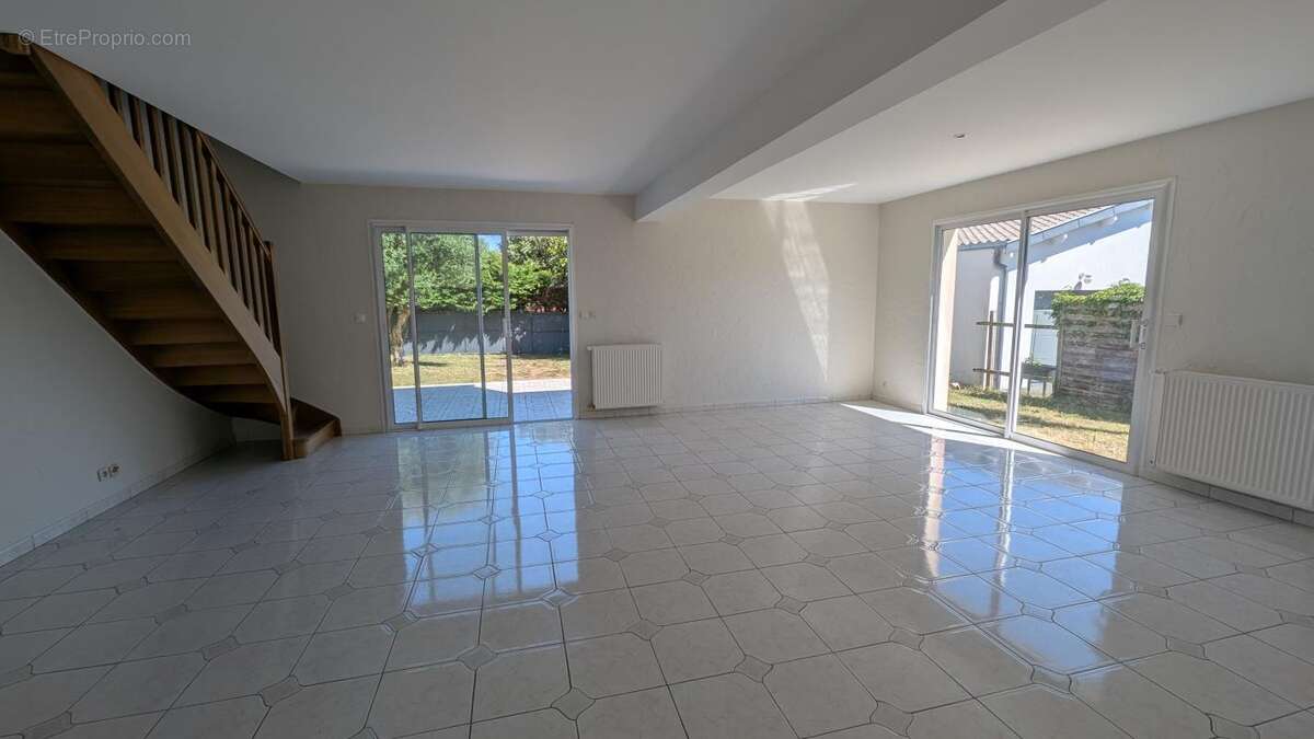 Maison À Vendre 121 m² - photo 3