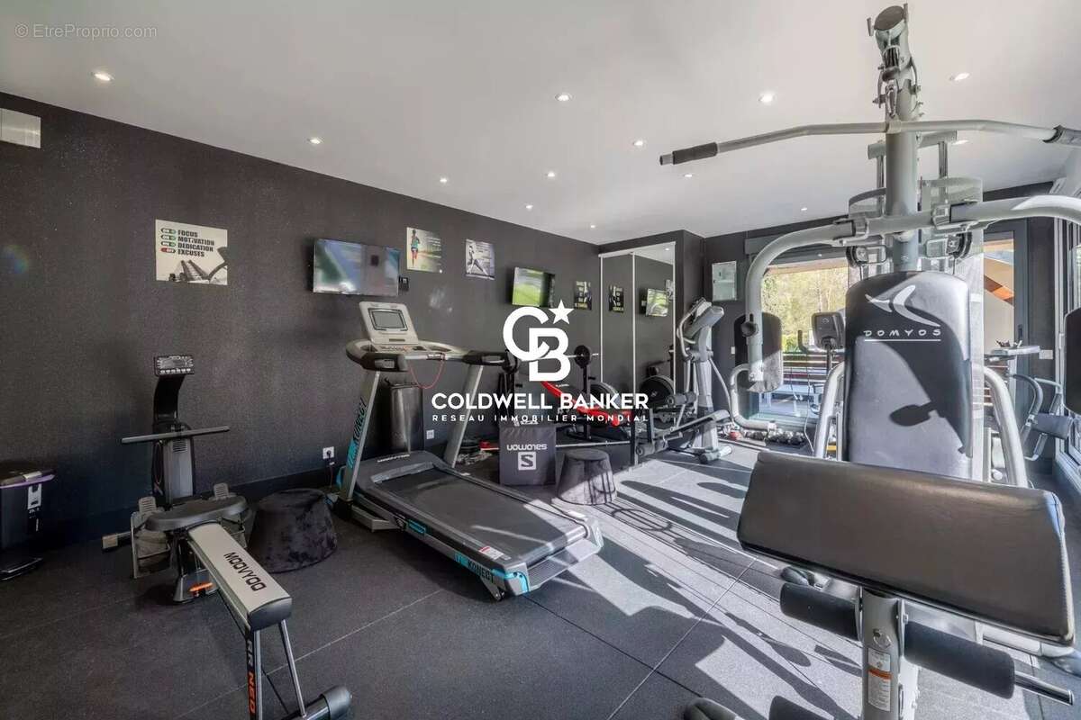 Maison à MONTAGNOLE