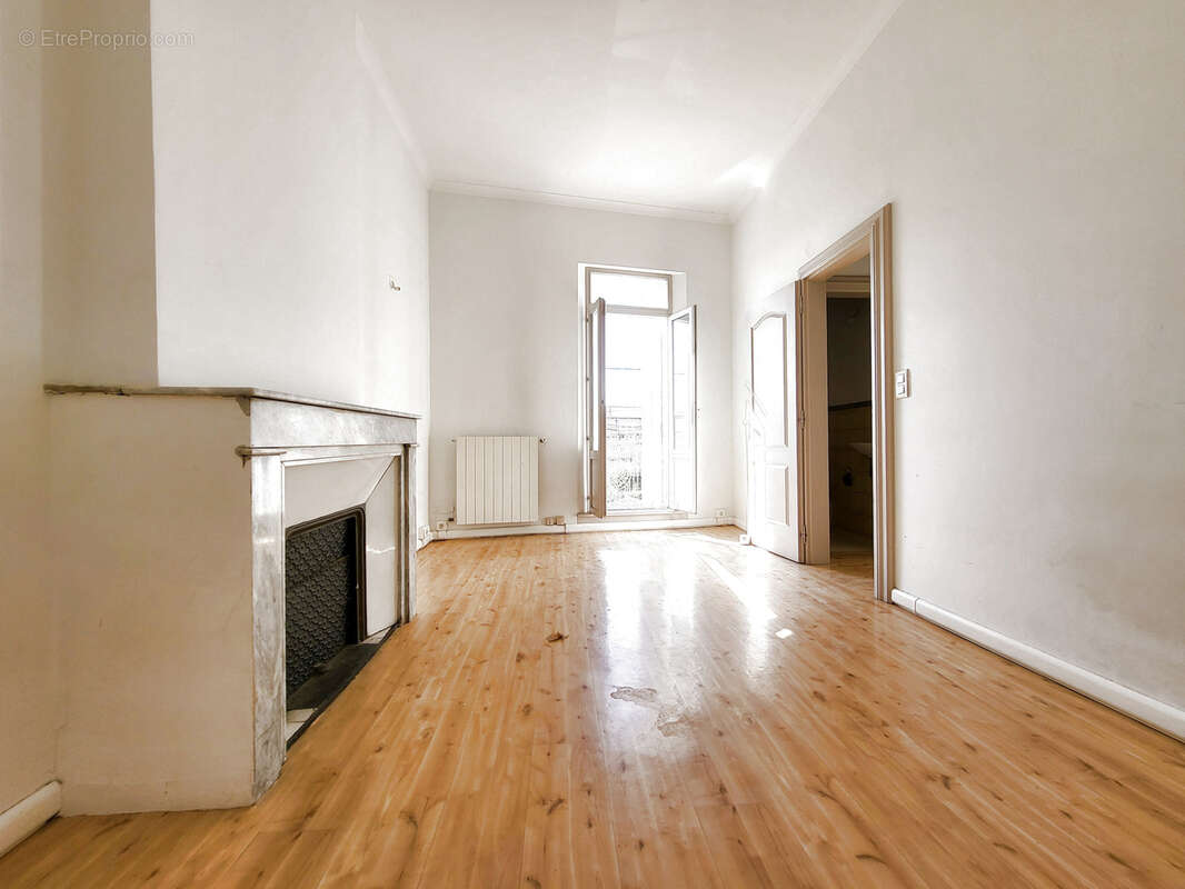Maison à SAINT-LAURENT-D'AIGOUZE