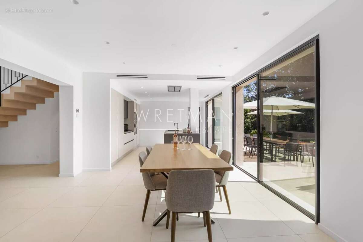 Maison à ROQUEFORT-LES-PINS