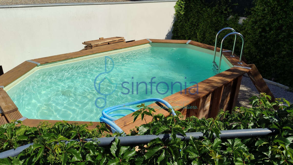 Maison à GALLARGUES-LE-MONTUEUX