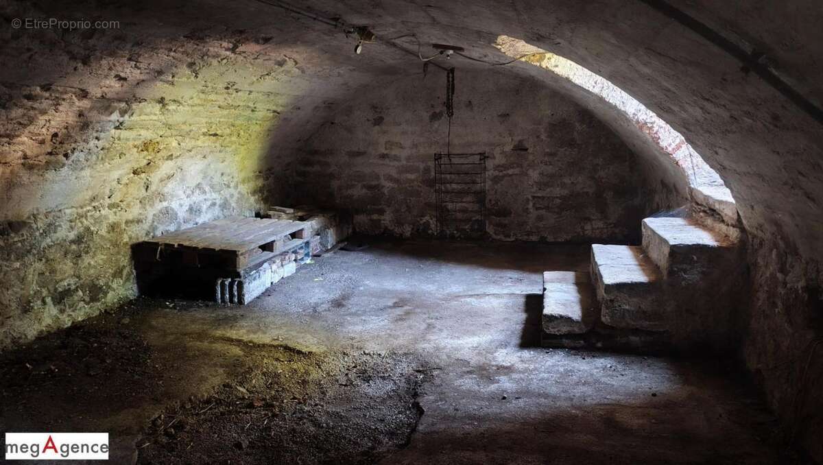 Longère, grange, écurie, puits, cave sur 16 490 m² clos - photo 8