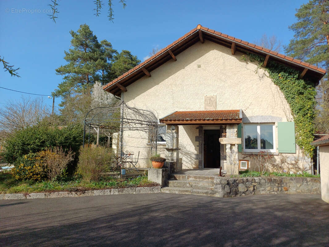Maison à ESCOUTOUX