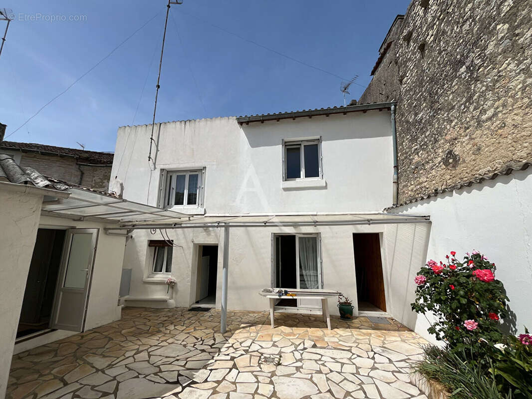 Maison à FONTENAY-LE-COMTE