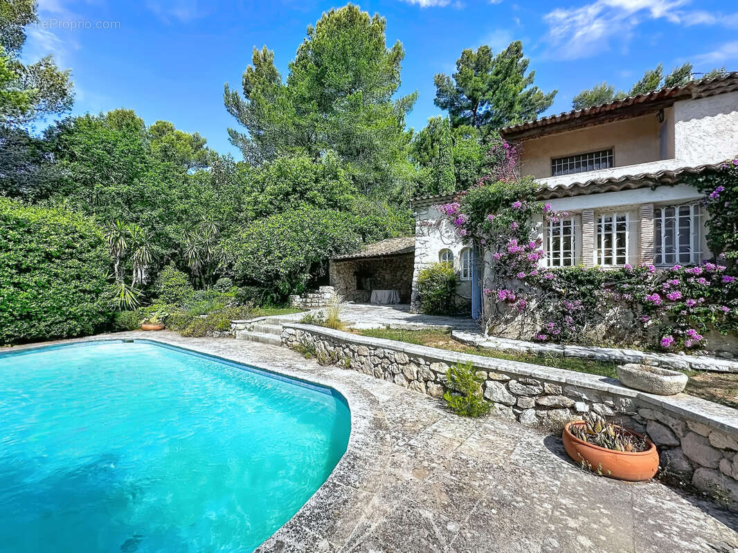 Maison à TOURRETTES-SUR-LOUP