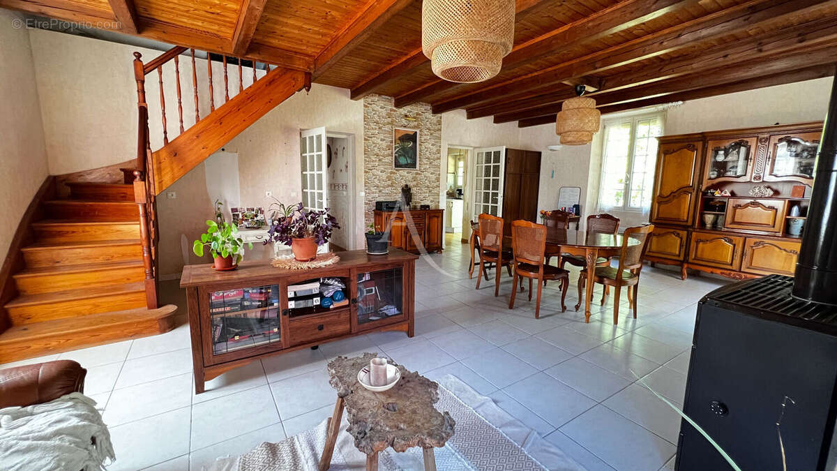 Maison en pierre Medis 170m² quartier très calme - photo 2