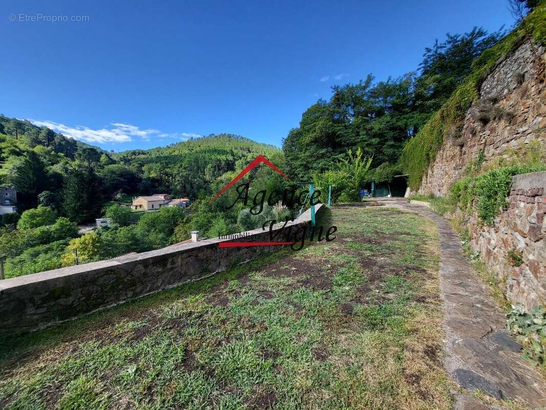 Appartement à ROBIAC-ROCHESSADOULE