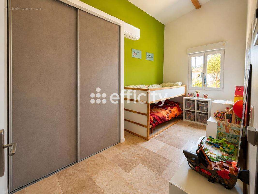 Maison 153 m² à Saint-Maximin-La-Sainte-Baume  - photo 13