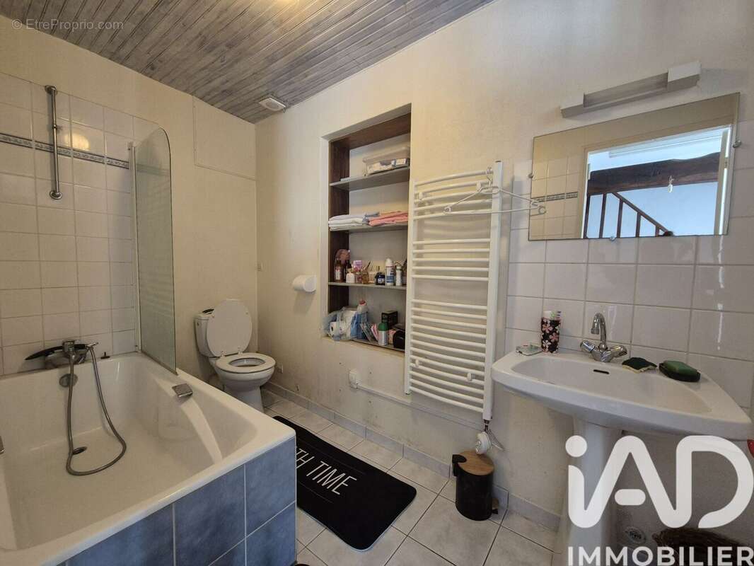 Maison 96 m² à Argenton-Chateau  - photo 5