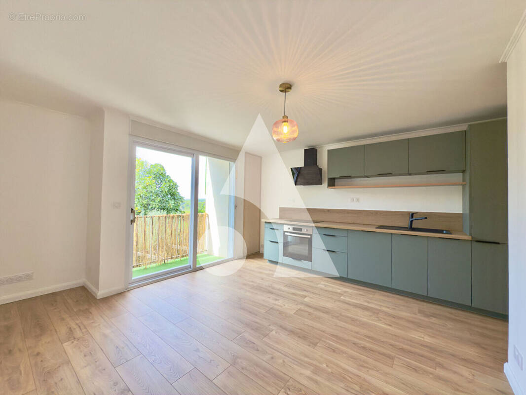 Appartement à EGUILLES