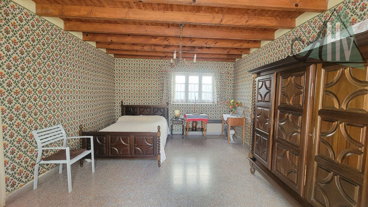 Maison ancienne pleine de charme - 104 m2 - Terrain clos de 515 m2 - 124 200 € - photo 4
