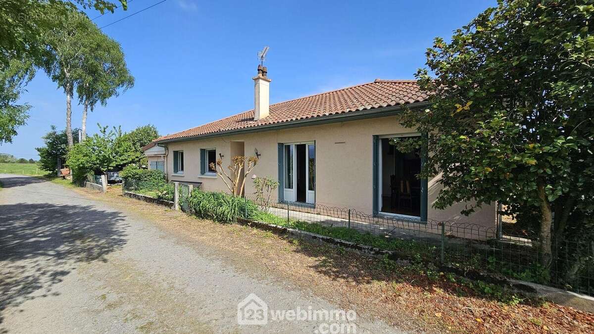 Maison 115 m² à Pontacq  - photo 2