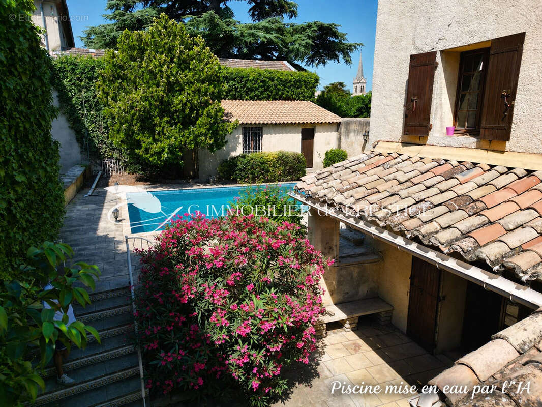 Une maison de ville avec piscine - photo 2