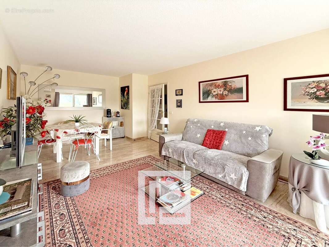 Appartement à MANDELIEU-LA-NAPOULE