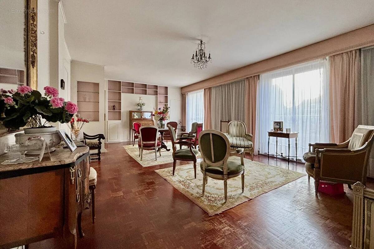 Appartement à ENGHIEN-LES-BAINS