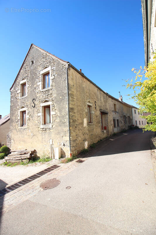 Maison à VILLARS-FONTAINE