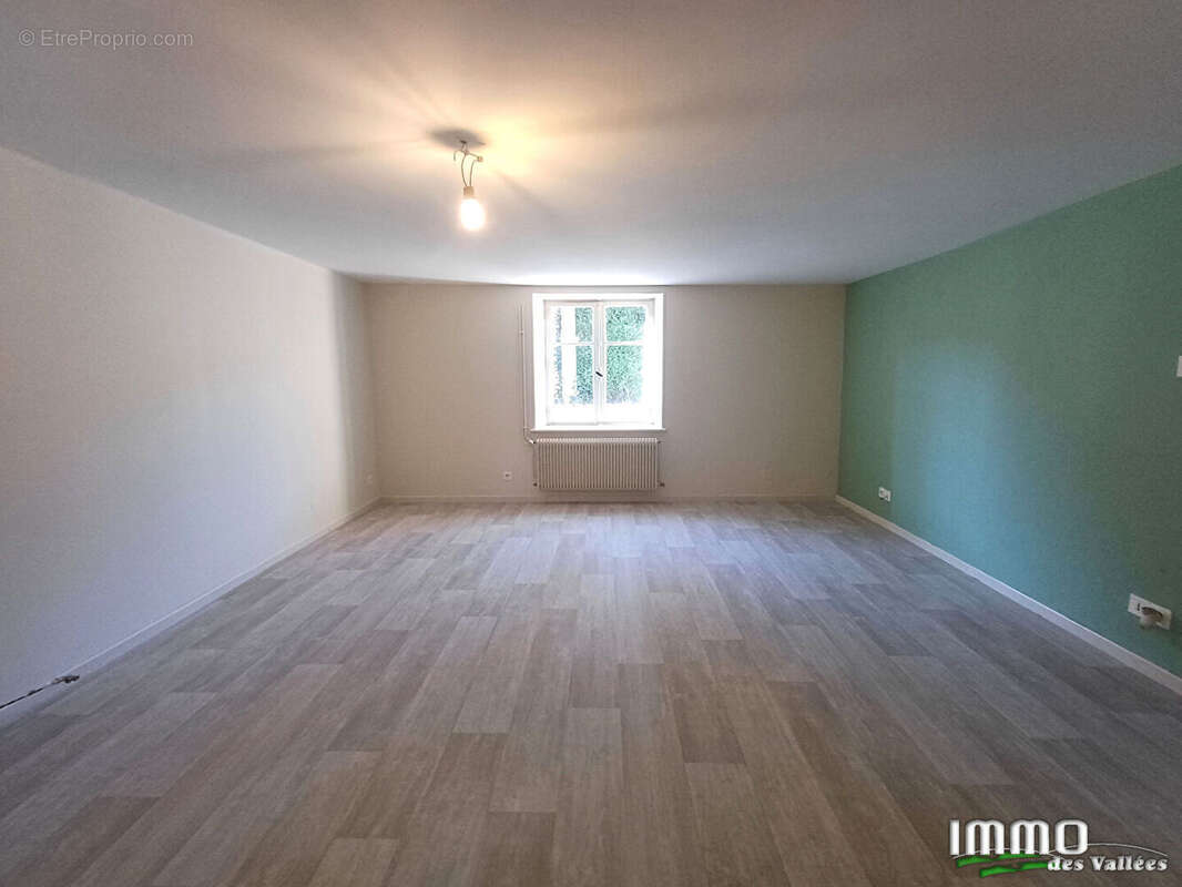 Maison à GRANGES-SUR-VOLOGNE