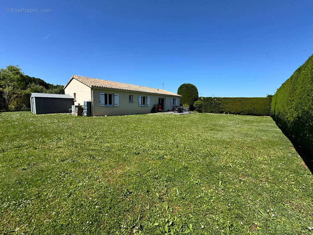 Maison à SAVIGNY-LEVESCAULT