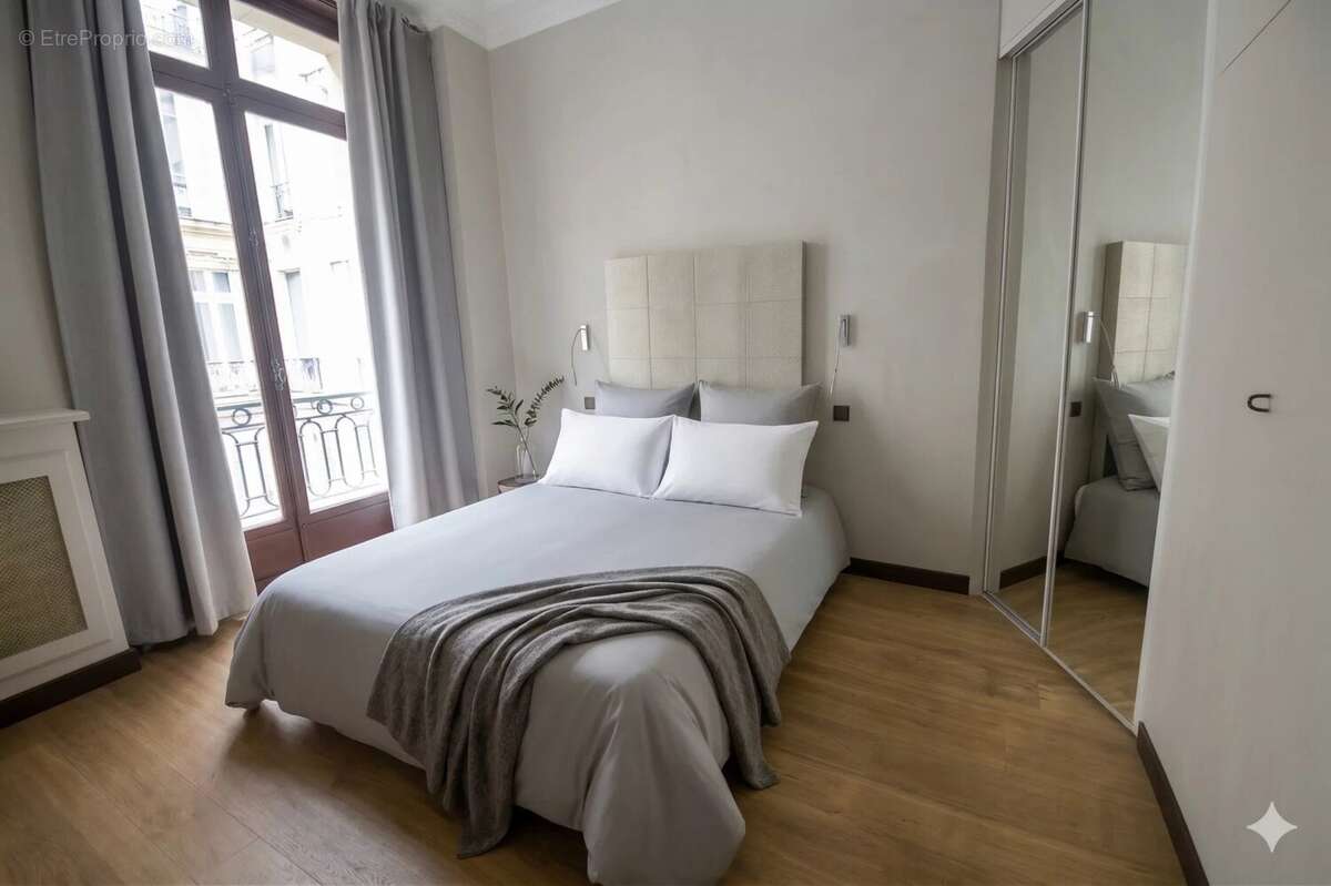 Appartement à PARIS-16E