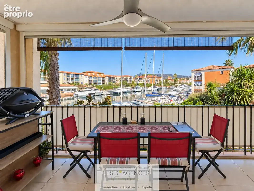 Port Cogolin   Appartement rénové de 53 m2 avec vue marina, grande terrasse et garage - photo 2