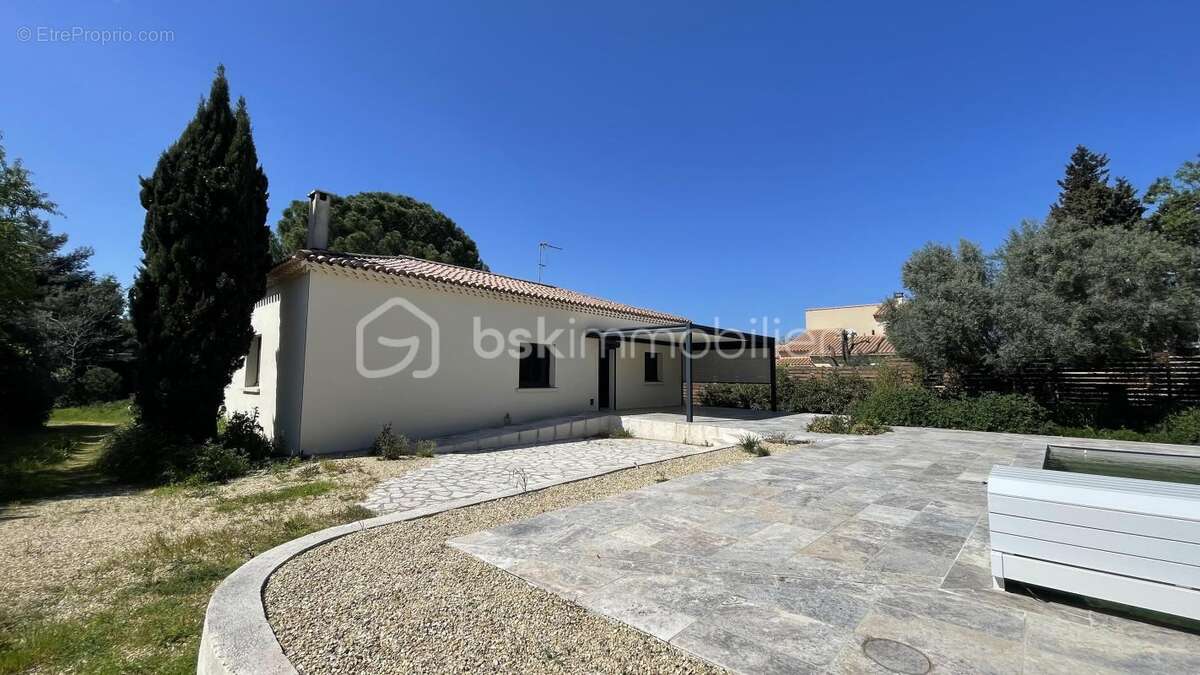 Pézenas — Élégante villa de plain-pied rénovée, 160 m², terrain 1 970 m² avec piscine chauffée - photo 16