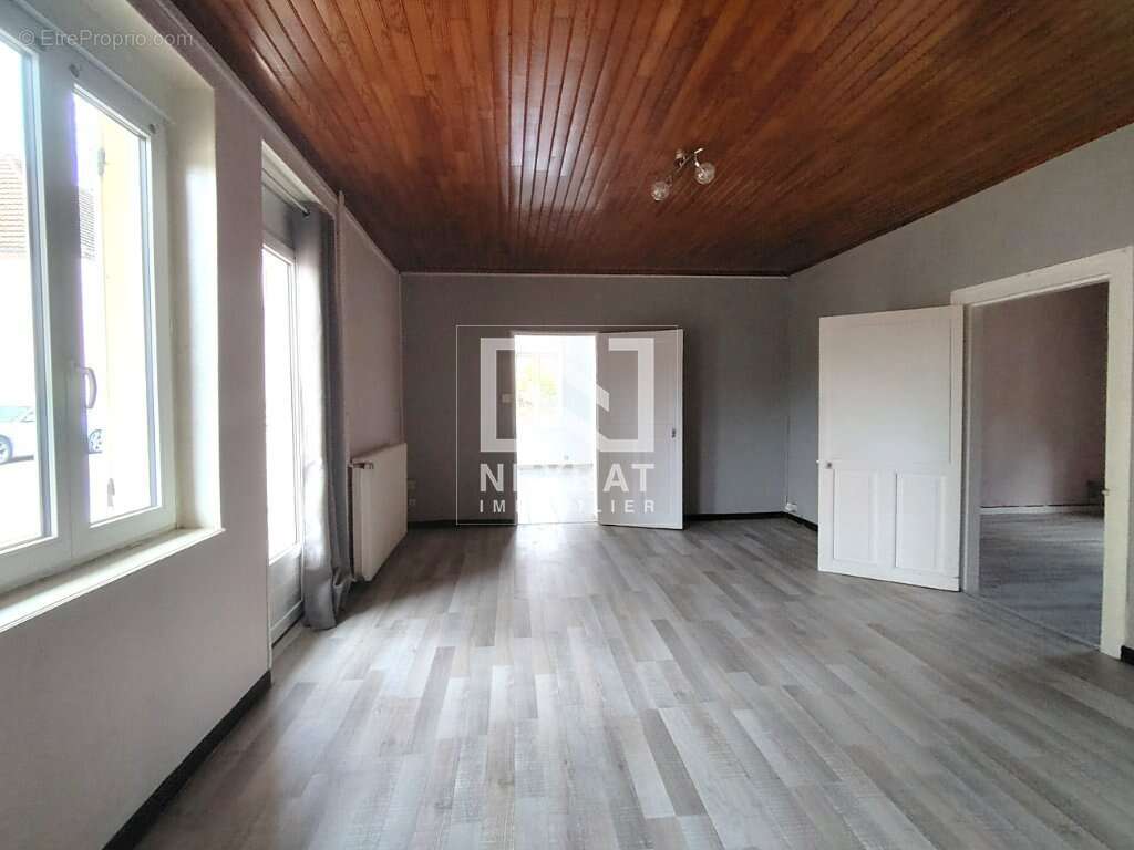 Maison à SAINT-MARTIN-EN-BRESSE