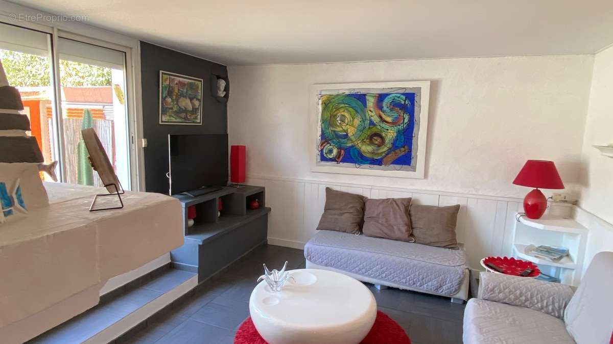 Villa F6 (168m2) + Piscine (5x10) + Garage + Appt F3 - photo 8