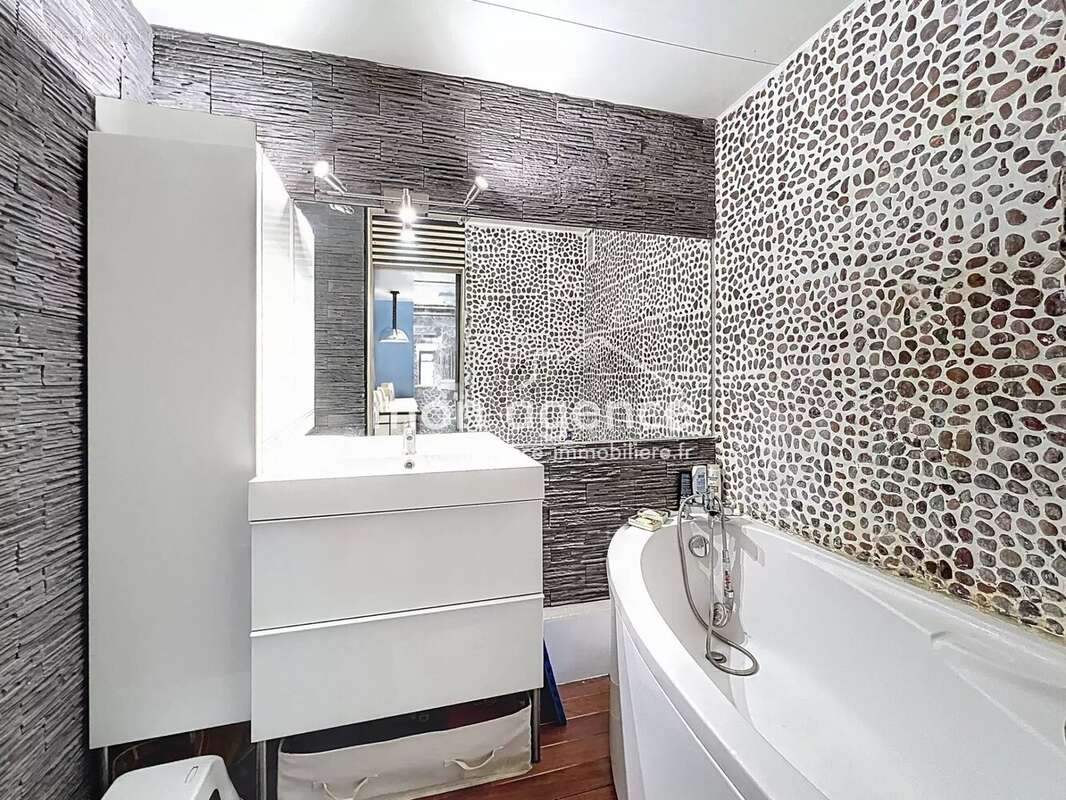 Appartement à MONT-SAINT-AIGNAN