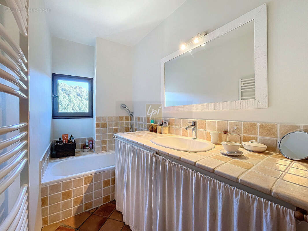 Maison à SAUMANE-DE-VAUCLUSE