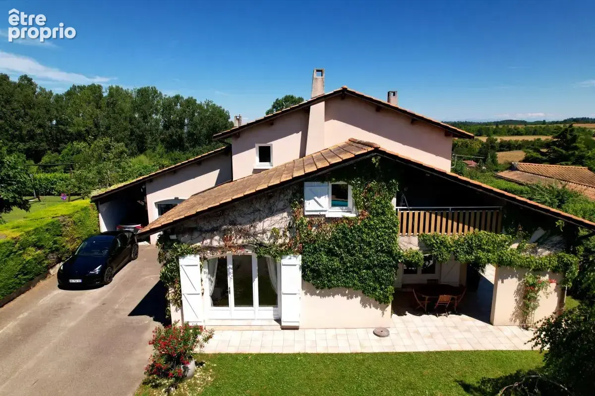 Maison - 3-4 chambres - Cave - Buanderie - Terrasse - Balcon - Jardin - Piscine - Au calme - photo 3