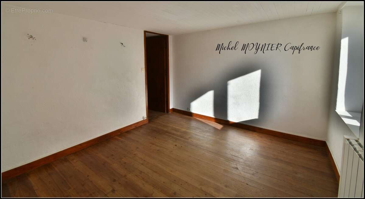 L’Argentière-la-Bessée centre : maison 5 pièces avec cave, combles et jardinet - photo 3