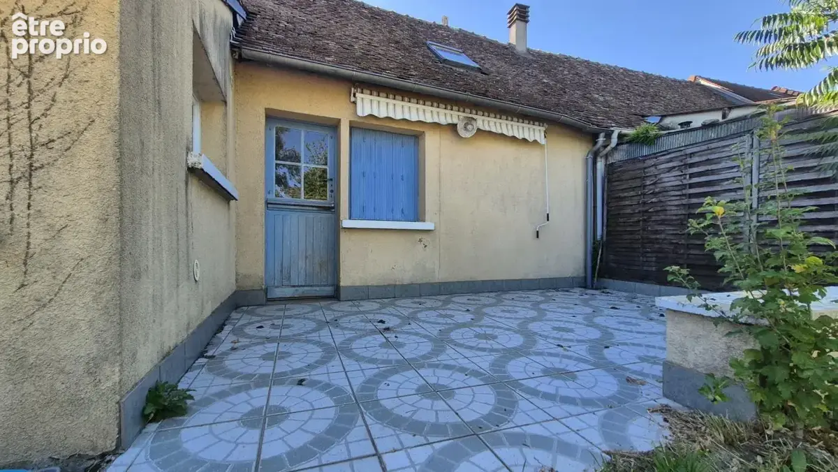 Maison ancienne à rénover   Garage et greniers aménageables - photo 1
