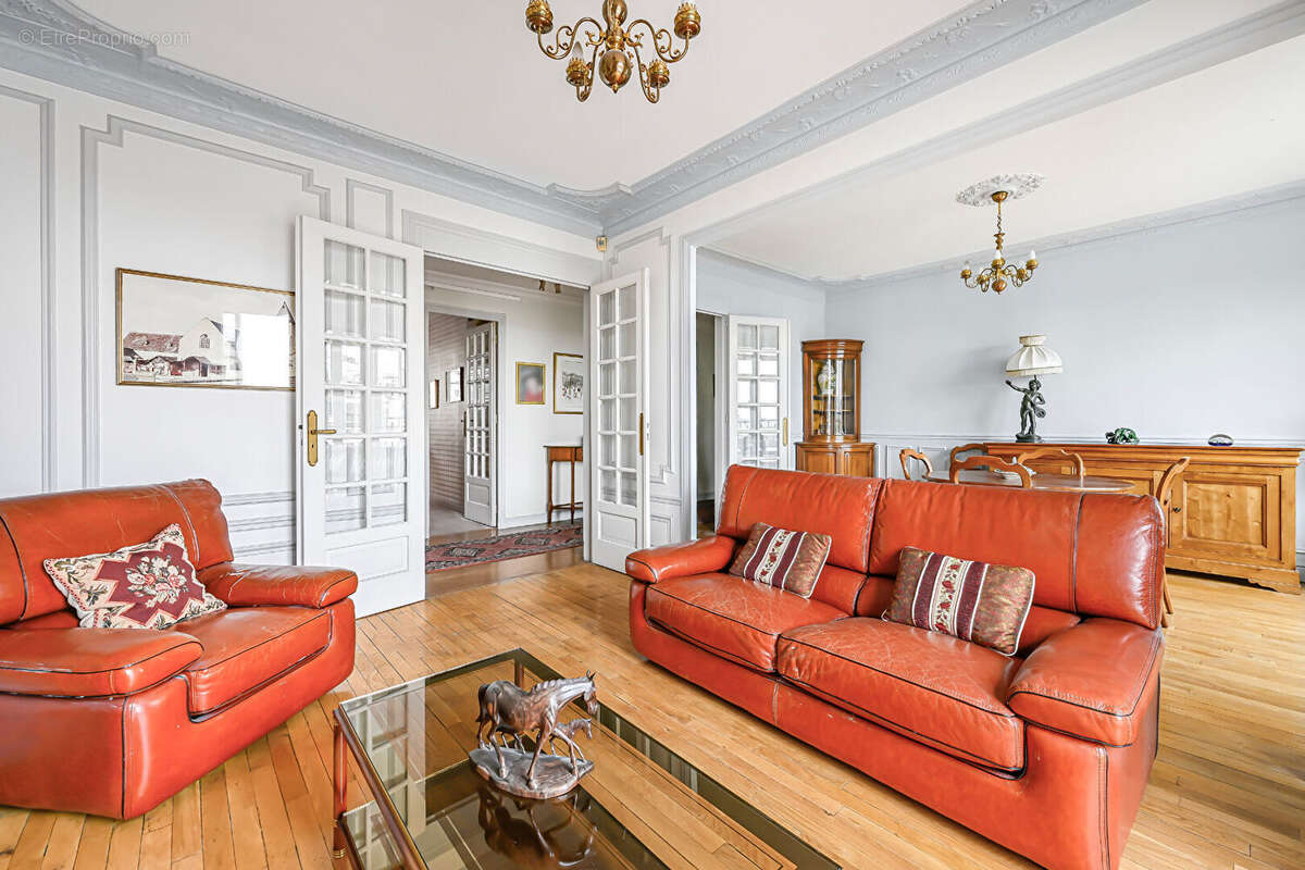 Appartement à PARIS-14E