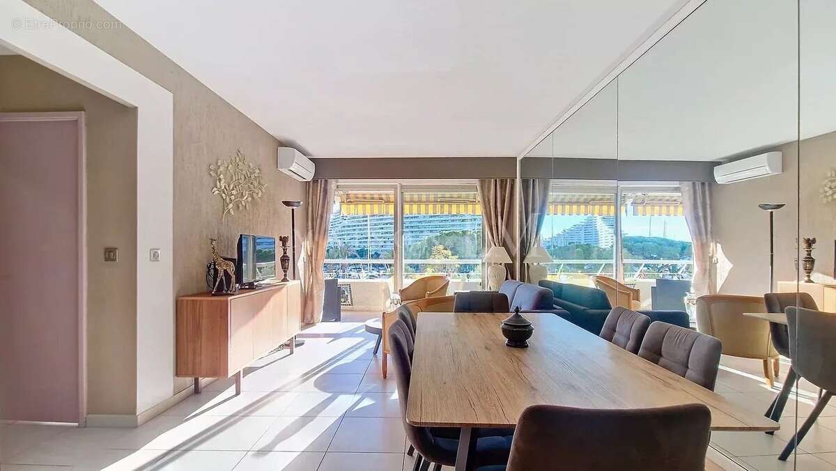 Appartement à VILLENEUVE-LOUBET