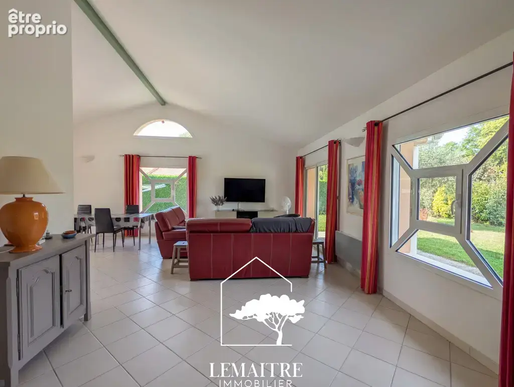 Maison de plain-pied avec piscine   4 chambres   grand terrain de 1 456 m2 - photo 2