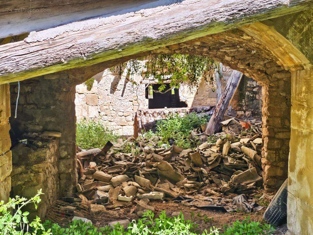 À Vendre proche d'Uzès maison de village à rénover - photo 12