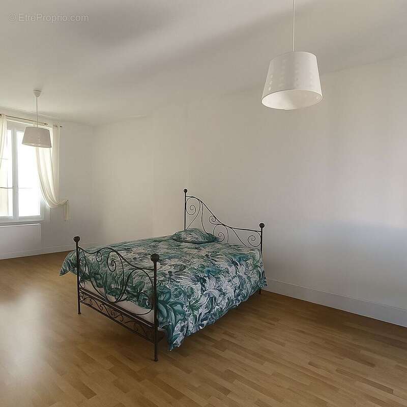 58744763h.jpg - Maison à ESCHES