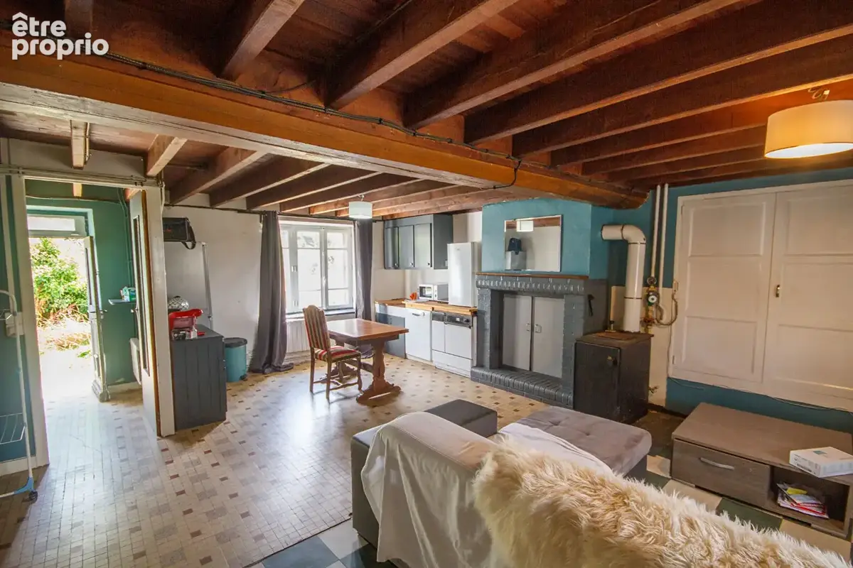 Manche : Maison mitoyenne de caractère à rénover, située dans le magnifique cadre champêtre de la Normandie. - photo 8