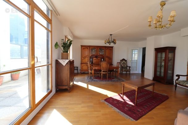 Appartement à COURBEVOIE