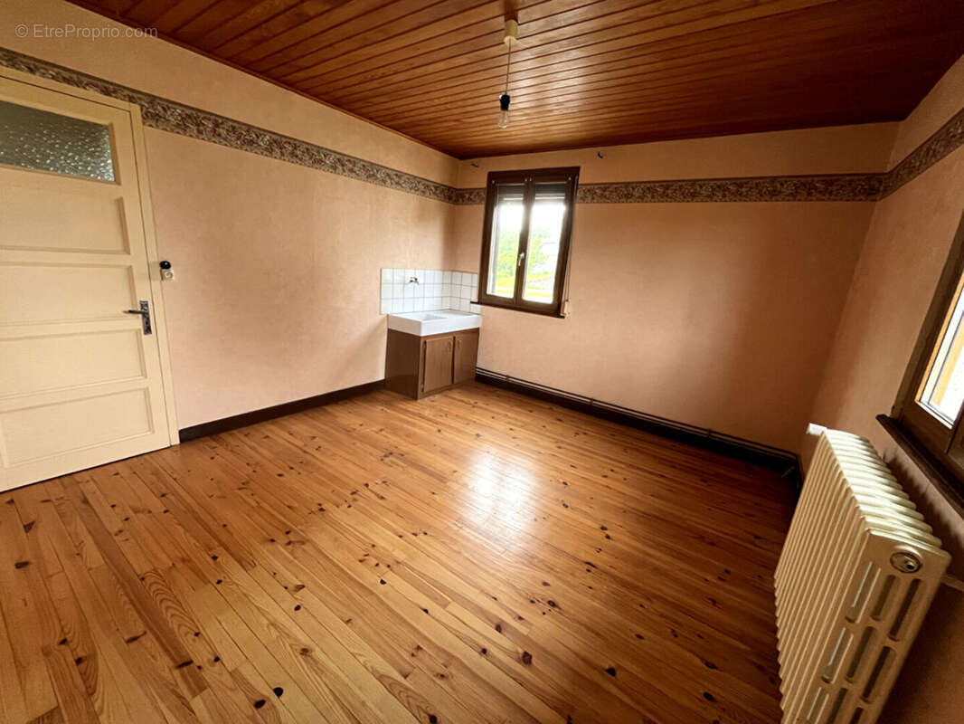 Maison de 316,95 m2 9 pieces sur 5.52 ares 149000 euros - photo 8