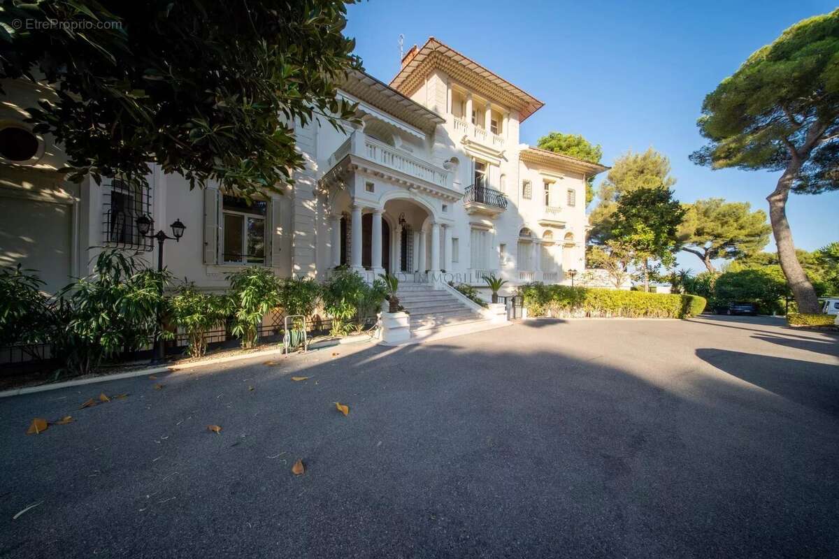 Appartement à ROQUEBRUNE-CAP-MARTIN