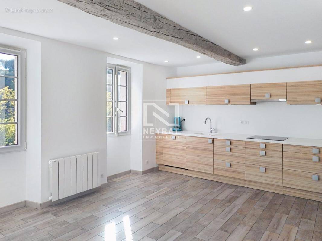 Appartement à TOURRETTES