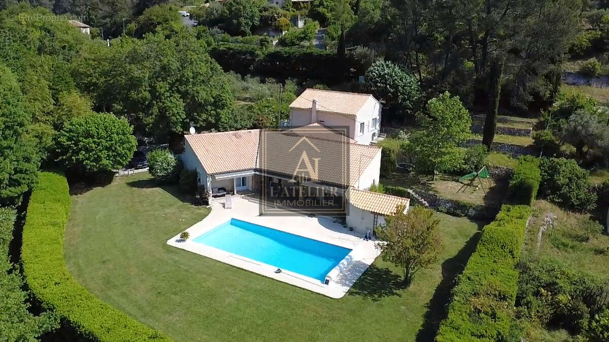 Maison avec dépendance, garages, atelier, piscine sur une parcelle de 7559 m2 - photo 2