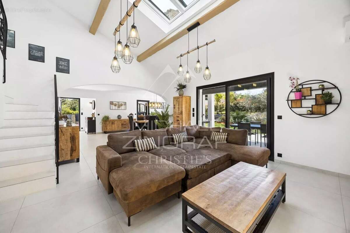 Maison à ROQUEFORT-LES-PINS