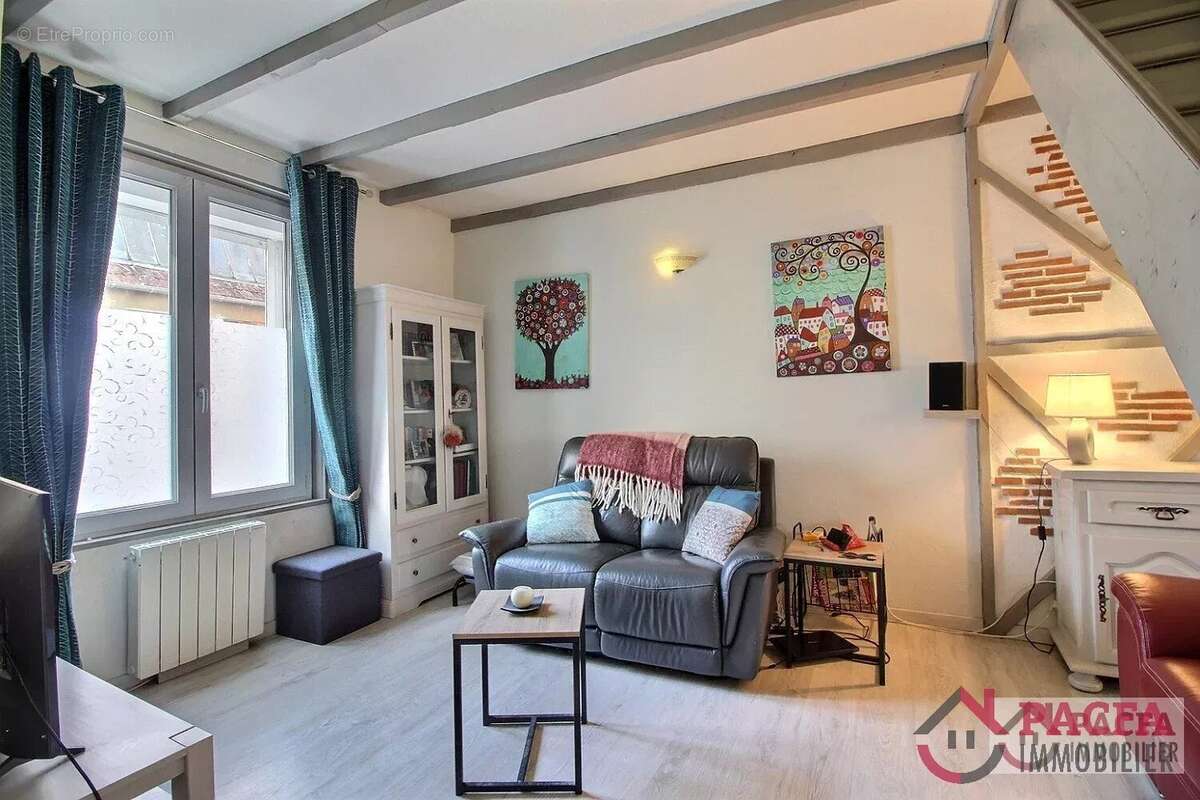 CASTRES : Maison de ville avec extérieur et parking - photo 4